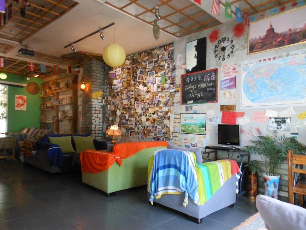 Yangshuo Travellers Land Youth Hostel Exterior foto